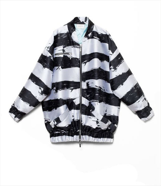 Arethé-Stockholm_bomber_jacket_jacquard_stripe_black_white_240_oversized_streetstyle_fashion_womens_womenswear_kidsofdada