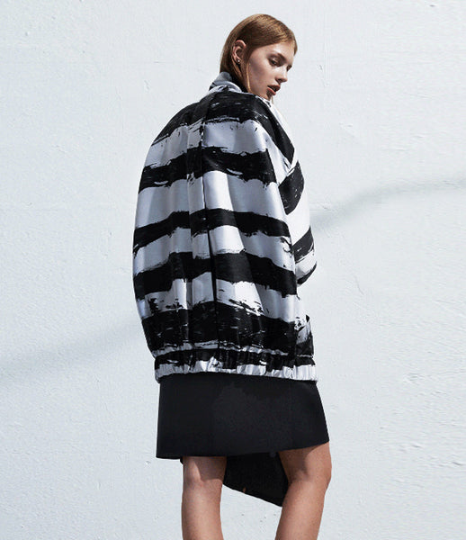 Arethé-Stockholm_bomber_jacket_jacquard_stripe_black_white_240_oversized_streetstyle_fashion_womens_womenswear_kidsofdada