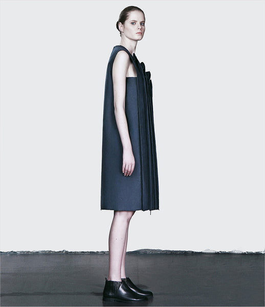 Dzhus_dress_clothing_made_to_order_cotton_anthracite_loose_geometric_pleats_front_zip_structural_fashion_kidsofdada