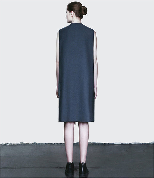 Dzhus_dress_clothing_made_to_order_cotton_anthracite_loose_geometric_pleats_front_zip_structural_fashion_kidsofdada