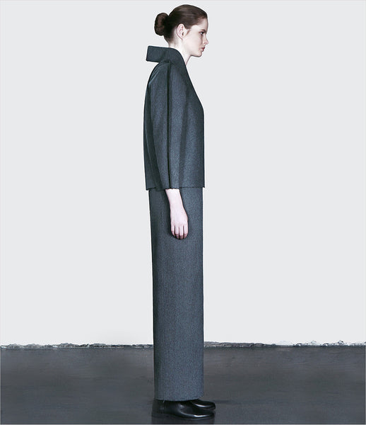 Dzhus_dress_overcoat_clothing_made_to_order_wool_gray_geometric_collar_front_lapels_zipper_structural_kidsofdada