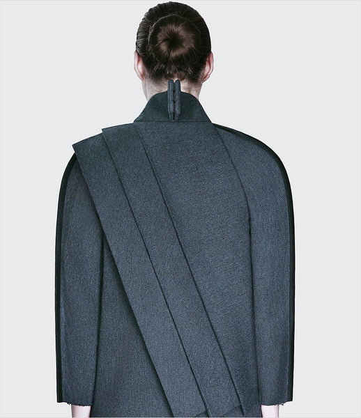 Dzhus_dress_overcoat_clothing_made_to_order_wool_gray_geometric_collar_front_lapels_zipper_structural_kidsofdada