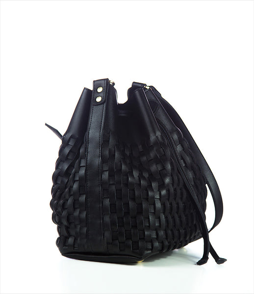 Elena_Athanasiou_shoulderbag_accessory_handmade_woven_recycled_leather_black_bucket_fashion_kidsofdada