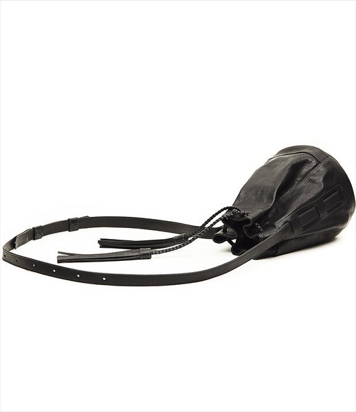 Moses_Nadel_shoulderbag_accessory_handmade_made_to_order_leather_black_bucket_braided_tassels_strap_urban_kidsofdada