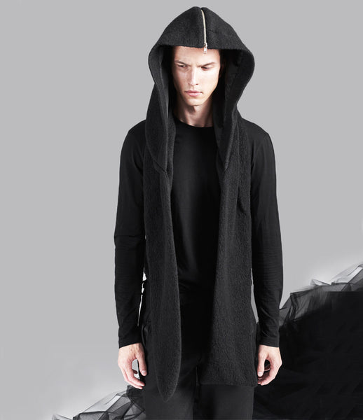 Serafin-Andrzejak_menswear_black_hoodie_fashion_wool_zipper_scarf_essential_everyday_innovative_kidsofdada