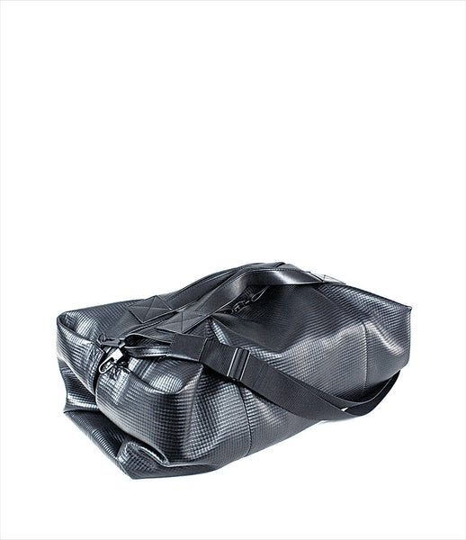 The-Transience_black_gym_bag_extra-large_leather_lambskin_weekendbag_crossbodystrap_urban_sporty_kidsofdada.jpg