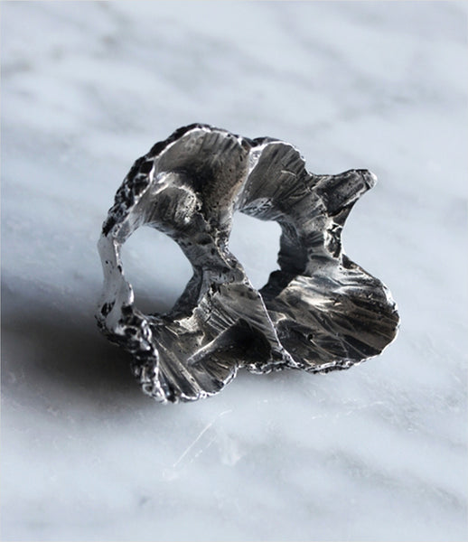 LLY_Atelier_double-finger_knuckle-duster_ring_jewelry_jewellery_accessories_handmade_statement_silver_texture_coral_womens_kidsofdada