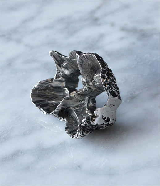 LLY_Atelier_double-finger_knuckle-duster_ring_jewelry_jewellery_accessories_handmade_statement_silver_texture_coral_womens_kidsofdada