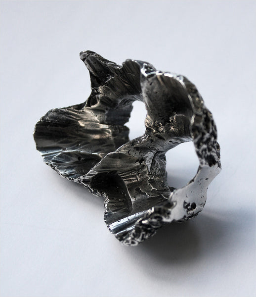 LLY_Atelier_double-finger_knuckle-duster_ring_jewelry_jewellery_accessories_handmade_statement_silver_texture_coral_womens_kidsofdada