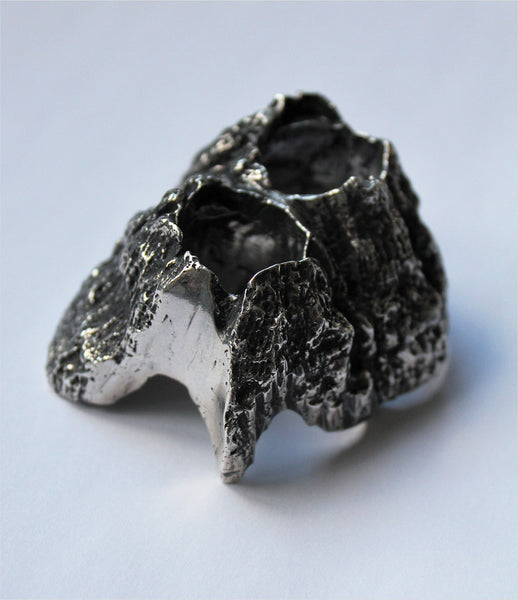LLY_Atelier_double-finger_knuckle-duster_ring_jewelry_jewellery_accessories_handmade_statement_silver_texture_coral_womens_kidsofdada