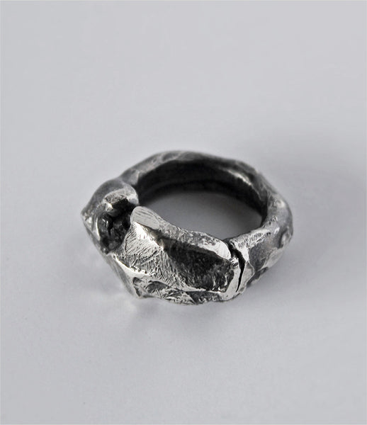 LLY_Atelier_diamond_dog_rough_oxidized_silver_handmade_black_diamonds_ring_jewelry_jewellery_womens_accessories_kidsofdada