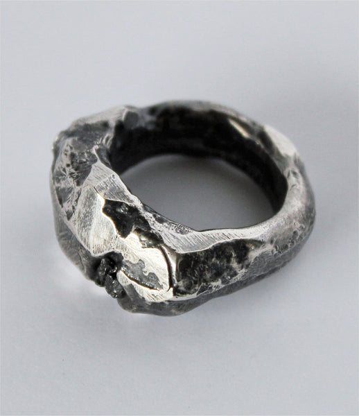 LLY_Atelier_diamond_dog_rough_oxidized_silver_handmade_black_diamonds_ring_jewelry_jewellery_womens_accessories_kidsofdada