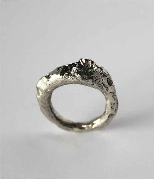 LLY_Atelier_handmade_diamond_dog_black_diamonds_silver_gold_jewelry_jewellery_ring_stone_oxidized_womens_fashion_kidsofdada