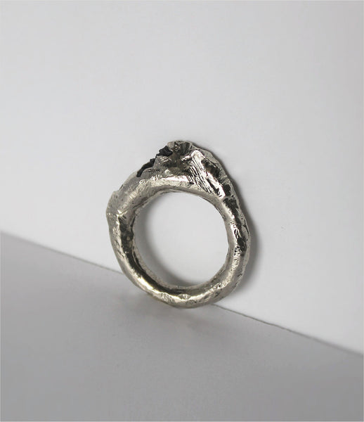LLY_Atelier_handmade_diamond_dog_black_diamonds_silver_gold_jewelry_jewellery_ring_stone_oxidized_womens_fashion_kidsofdada