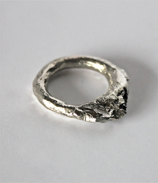 LLY_Atelier_handmade_diamond_dog_black_diamonds_silver_gold_jewelry_jewellery_ring_stone_oxidized_womens_fashion_kidsofdada