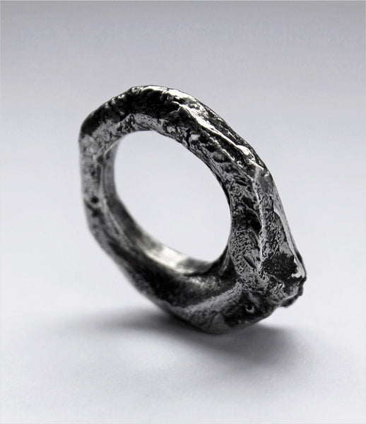 LLY_Atelier_handmade_diamond_dog_silver_texture_oxidized_rough_black_diamond_ring_jewelry_jewellery_accessories_fashion_women_kidsofdada