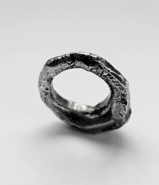LLY_Atelier_handmade_diamond_dog_silver_texture_oxidized_rough_black_diamond_ring_jewelry_jewellery_accessories_fashion_women_kidsofdada