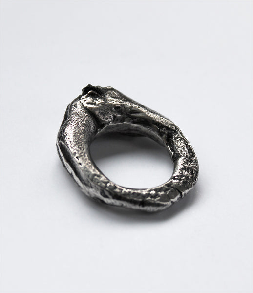 LLY_Atelier_handmade_diamond_dog_silver_texture_oxidized_rough_black_diamond_ring_jewelry_jewellery_accessories_fashion_women_kidsofdada