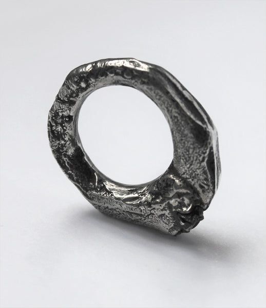 LLY_Atelier_handmade_diamond_dog_silver_texture_oxidized_rough_black_diamond_ring_jewelry_jewellery_accessories_fashion_women_kidsofdada