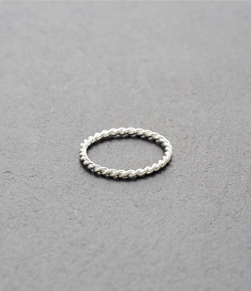 KINSFOLK_twisted_ring_jewelry_jewellery_accessories_sterling-silver_gold_rose-gold_oxidized_band_fine_handmade_womens_fashion_kidsofdada