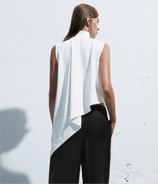 Arethé-Stockholm_white_black_asymmetric_hem_top_high-neck_crop_COS_minimal_85_fashion_womenswear_kidsofdada