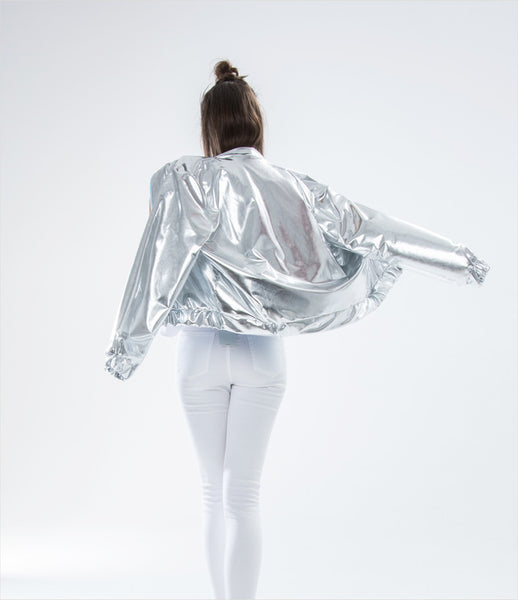 The-Knotty-Ones_silver_bomber_jacket_lining_streetstyle_135_fashion_womens_womenswear